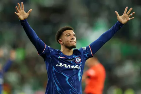 سكاي: بورسيا دورتموند يسعى لخطف سانشو من أندية الدوري الإيطالي والسعودي